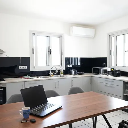 Demetrious Kondaraíni