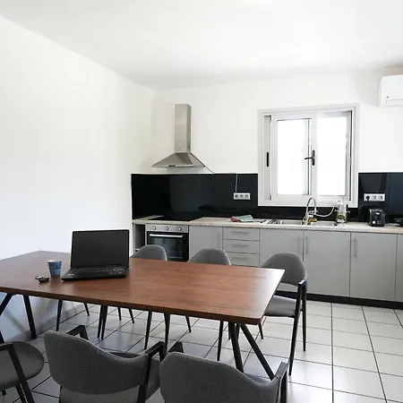 Demetrious Kondaraíni